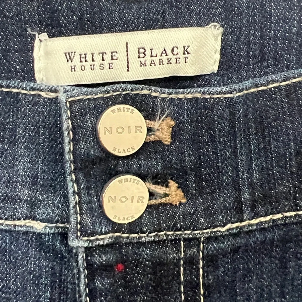WHBM NOIR Cropped Denim Jeans, Sz 2, 99% cotton 1% Spandex, Distressed Marks